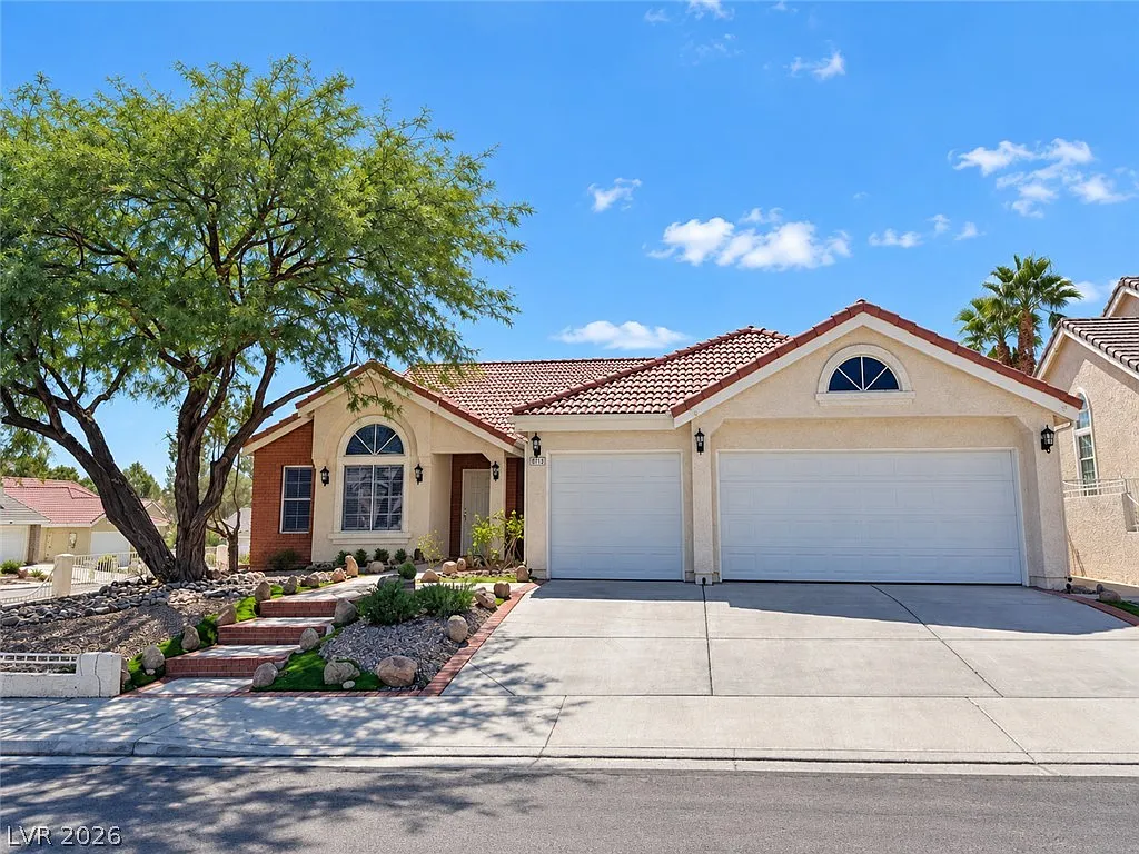 4 bed, 2.0 bath, 2020 sqft, $2,950 — Photo 1