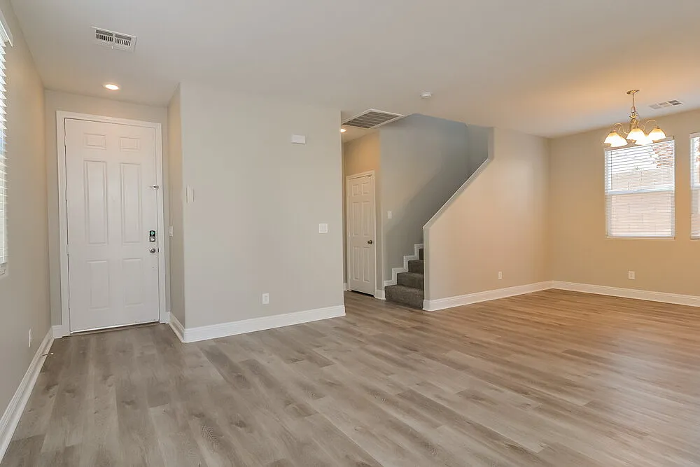 3 bed, 2.5 bath, 2021 sqft, $3,310 — Photo 4