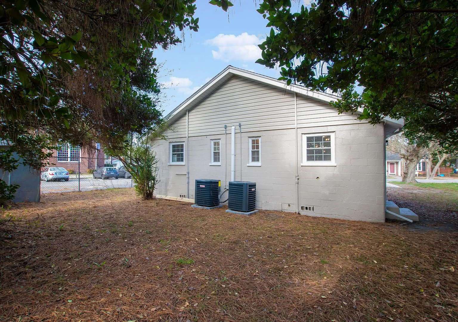 1105 SW Sauls St — Photo 2