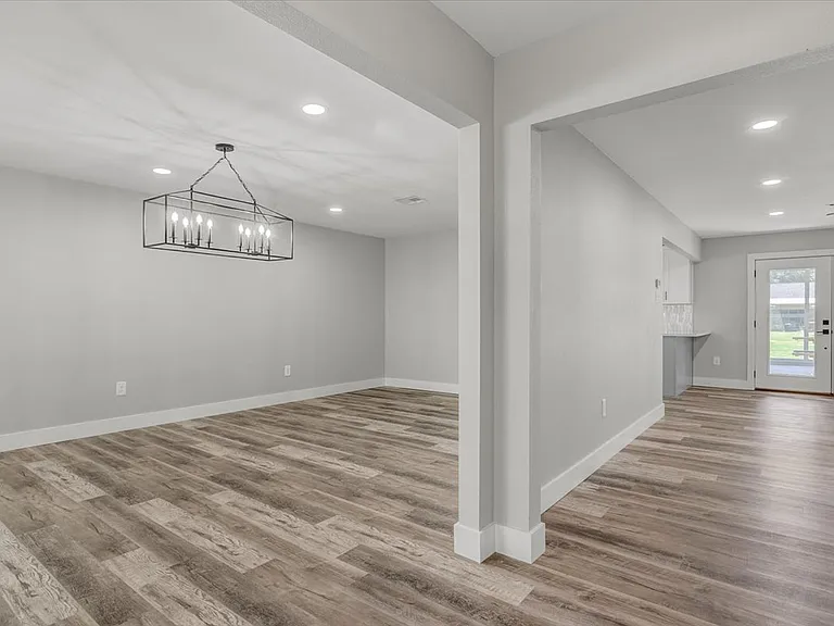 4615 Barton Ln — Photo 4