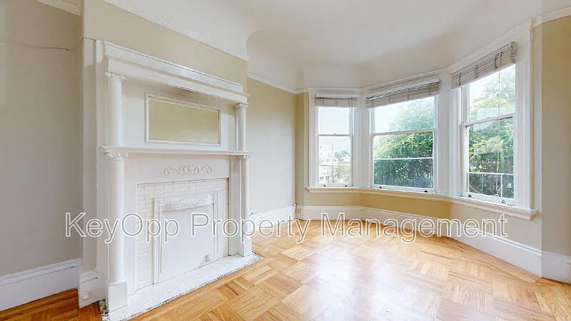 2 bed, 1.0 bath, 821 sqft, $5,500 — Photo 2