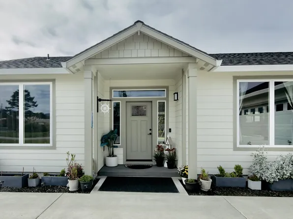 7205 Edge Cliff Dr, Brookings, OR 97415