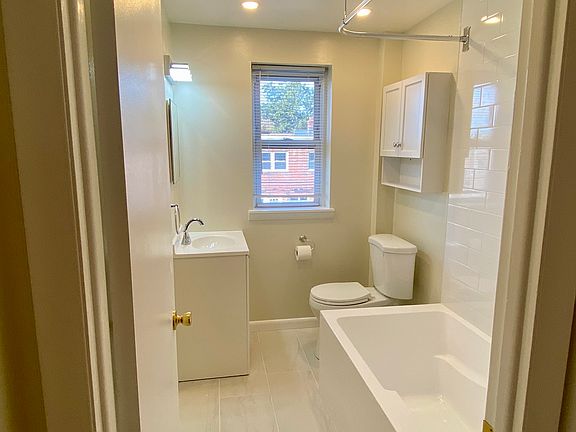 5th image of 5456 Quentin St