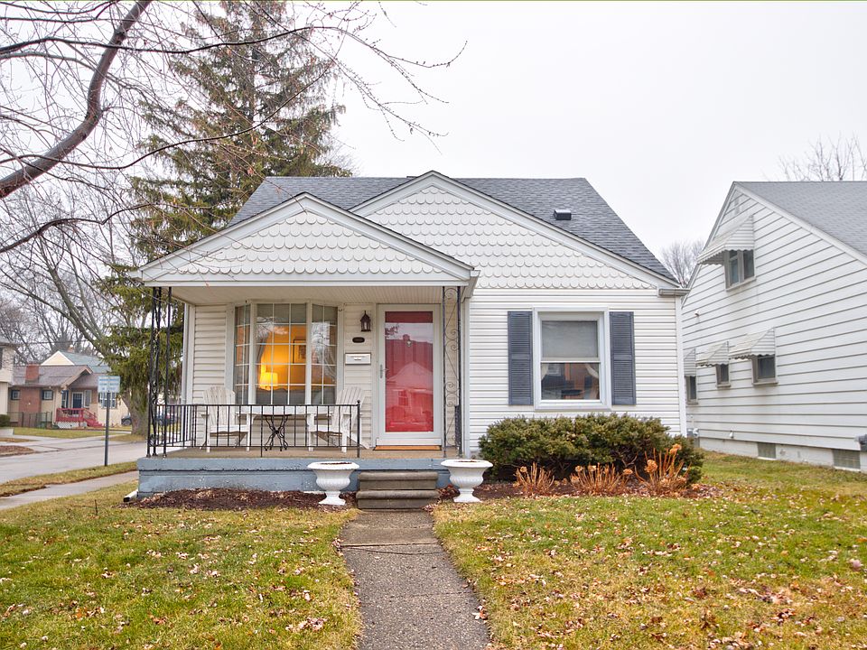 1st image of 1901 E Lincoln Ave