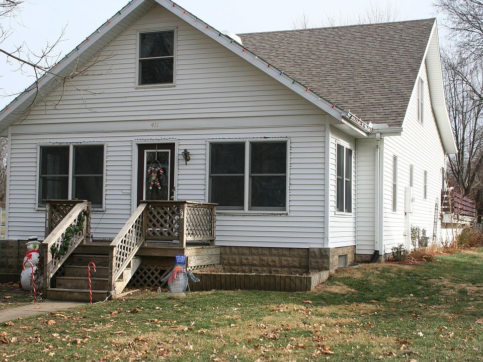 411 S. Main St. Eureka, IL front of house
