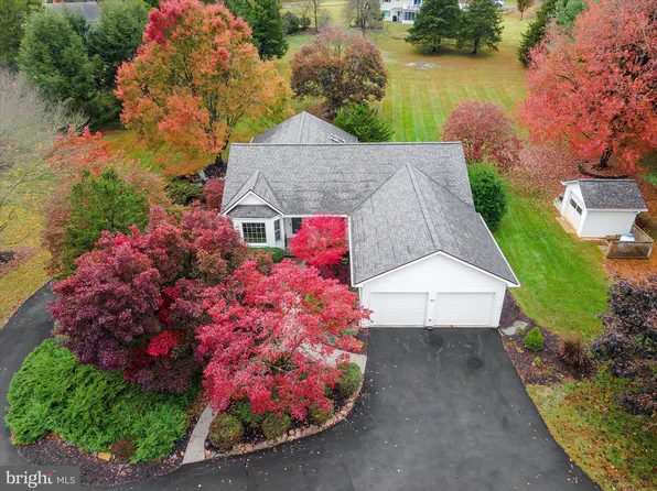 64 Wildflower Ln, Shepherdstown, WV 25443