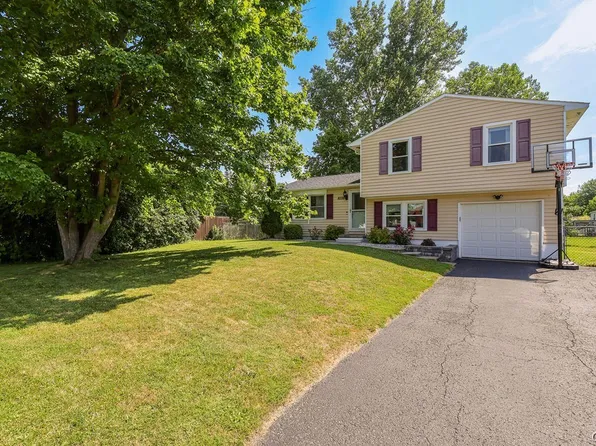8038 Candela Ln, Clay, NY 13041