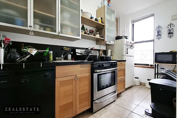 Rented by ZealEstate Group Inc | media 27