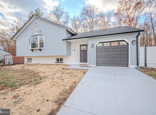 82 Avignon Dr, Newark, DE 19702