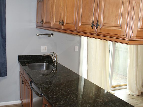 4th image of 915 Spinnaker Ct