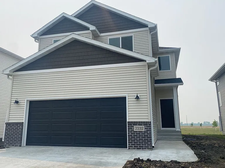 2232 Griffin Dr S — Photo 2