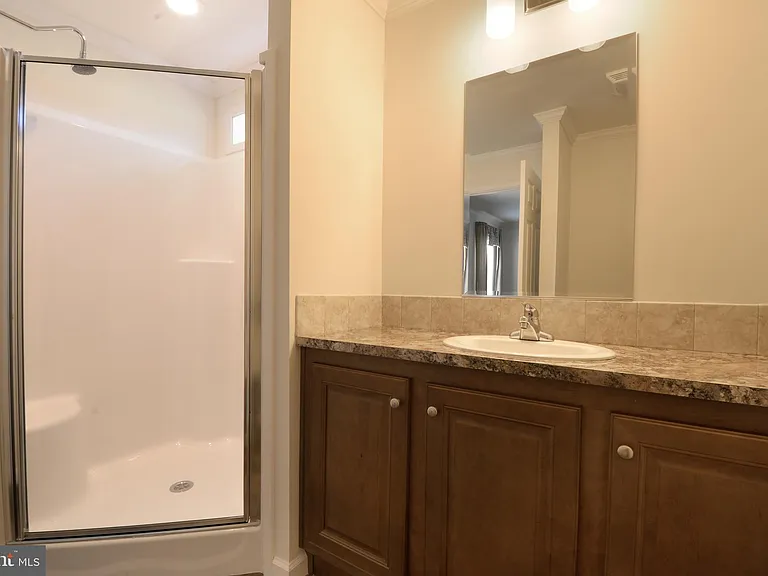 6 Edgewater Dr — Photo 7