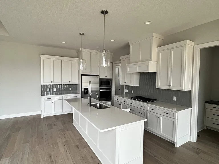 11009 S Millstone Dr — Photo 11