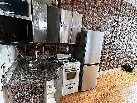 4th image of 198 Nassau Ave APT 2