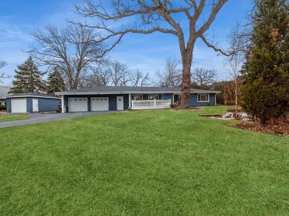 35 Meadowood Dr, Oak Brook, IL 60523