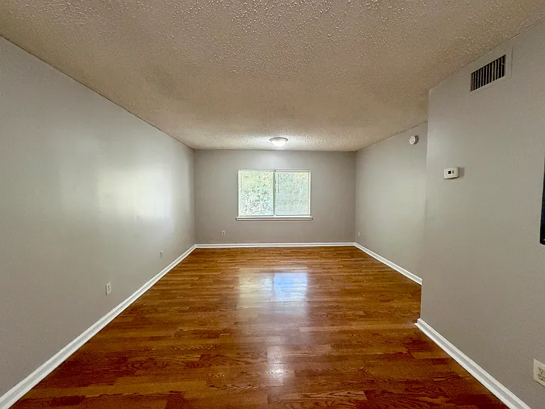 Cedar Creek Apartments — Photo 14
