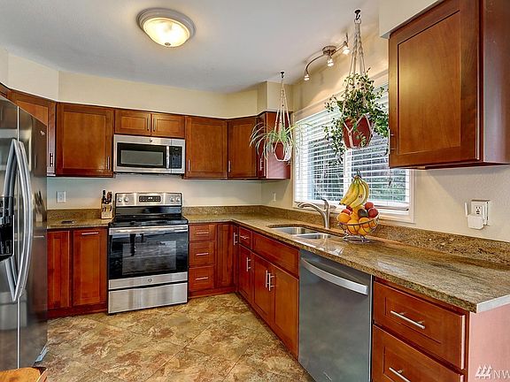 4th image of 1213 28th St SE