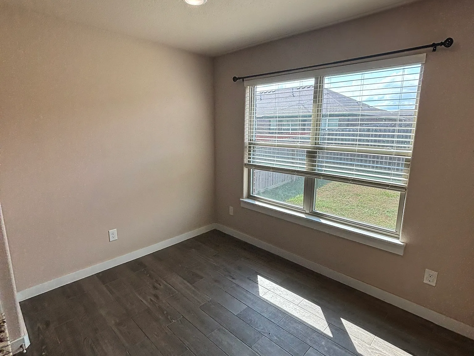 433 Red Robin St — Photo 4