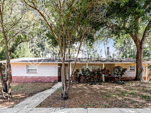 130 NE Madison Cir N, Saint Petersburg, FL 33702