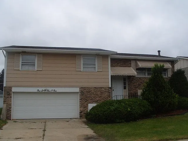 16501 Michigan Ave photo 1