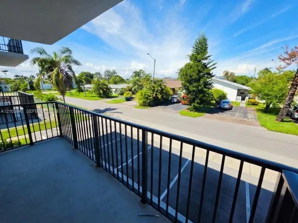 1100 NE 1st Ct APT 219, Hallandale, FL 33009