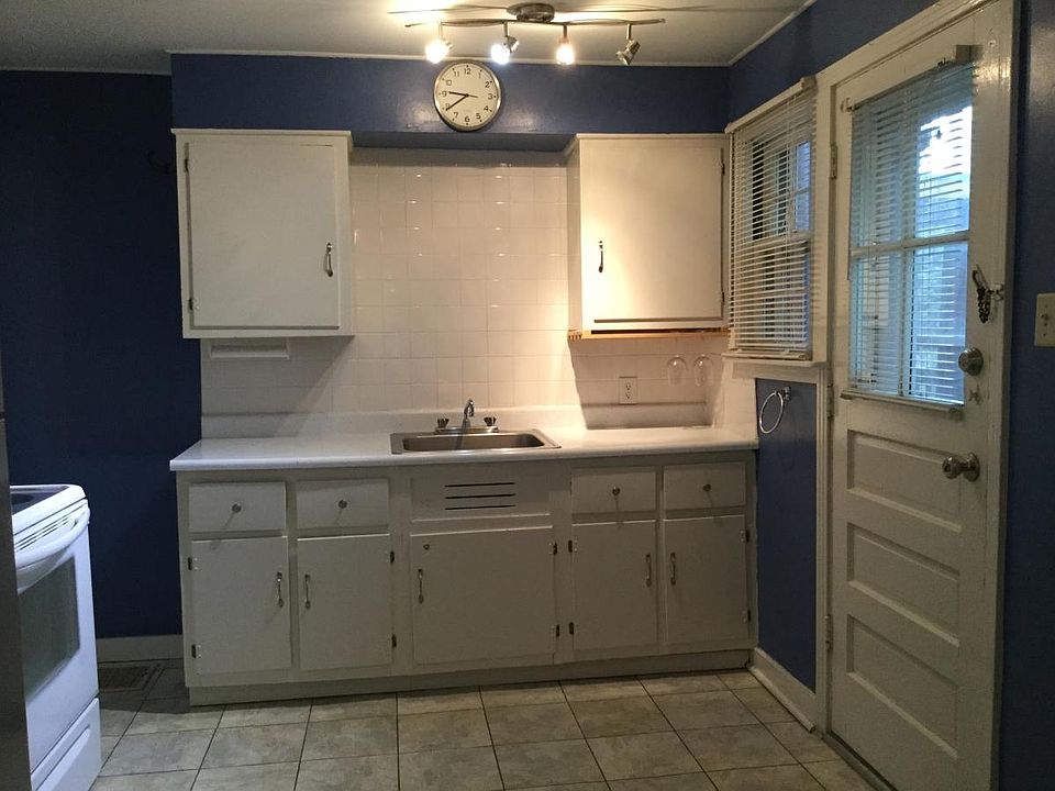 1st image of 736 Clarendon Pl