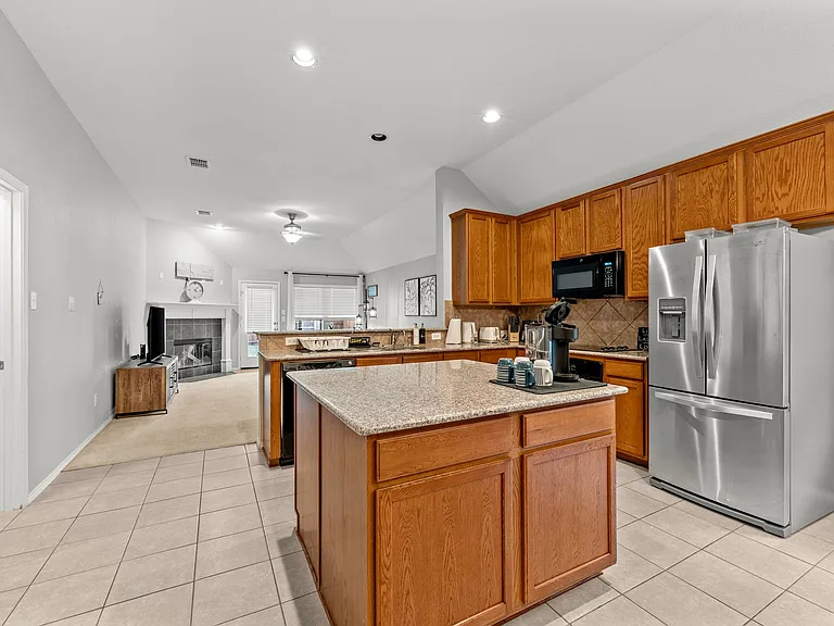 9412 Caliente Dr — Photo 11