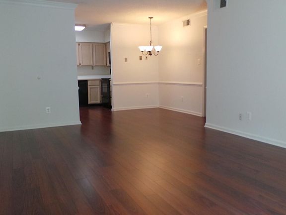 5th image of 3101 Patrick Henry Dr APT 136