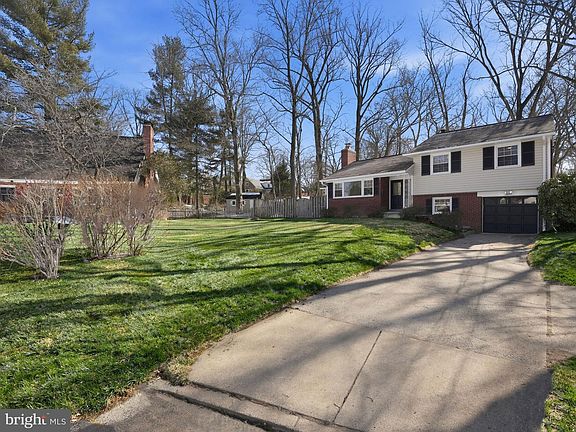 2nd image of 3015 Crane Dr
