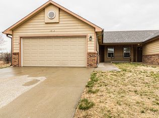 1812 Clover Dr, Junction City, KS 66441