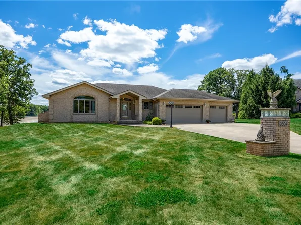 9804 E Lake Point Cir, Effingham, IL 62401