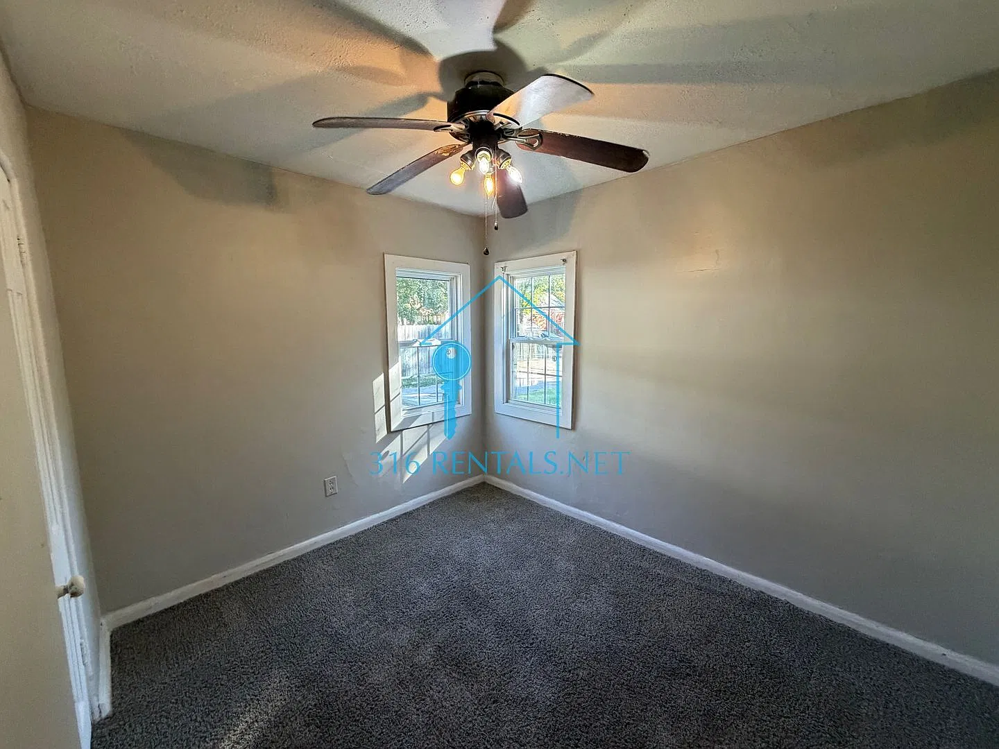 $850- 2 bedroom / 1 bathroom - Duplex — Photo 4