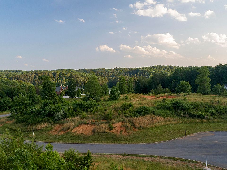 2nd image of 544 Red Hill Ln