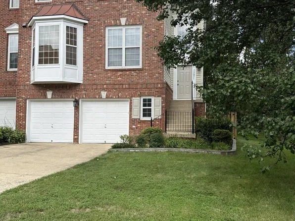 13031 Rose Petal Cir, Herndon, VA 20171