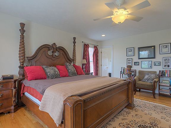 4th image of 2300 Lake Vista Dr