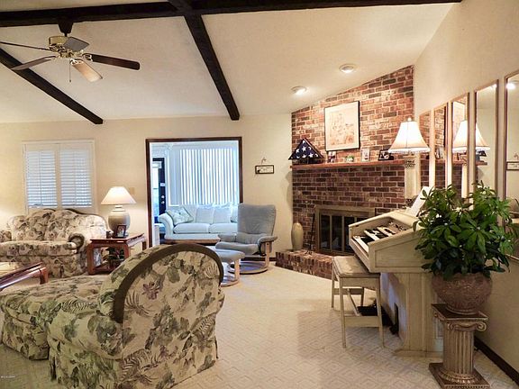 4th image of 71 Sycamore Cir