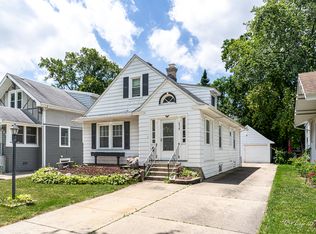 858 Jeannette St, Des Plaines, IL