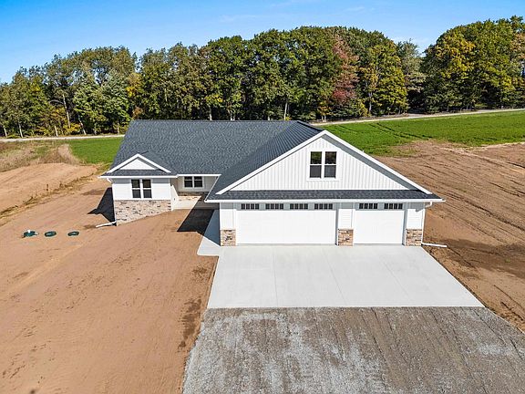 3rd image of 3718 Harolds Way