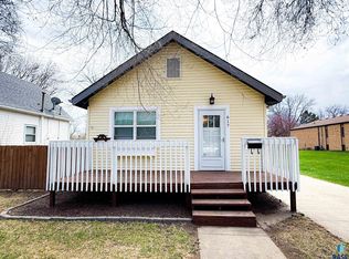 617 NE 1st St, Madison, SD 57042