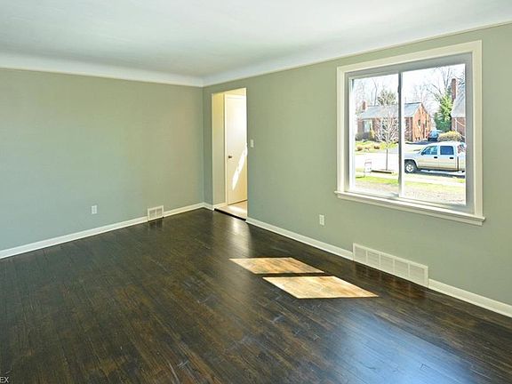 5th image of 20392 Westover Ave