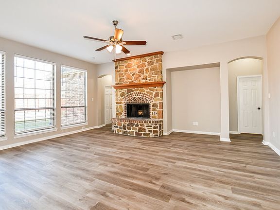 4th image of 2813 Independence Dr