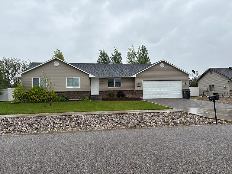 2920 N Sunlight Dr — Photo 1