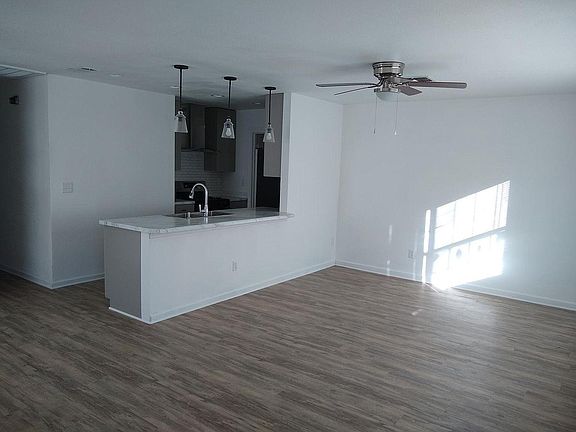 3rd image of 524 W 5th Ave