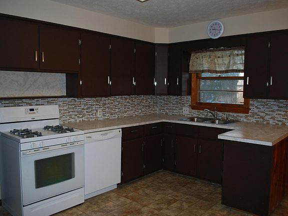 3rd image of 3948 Navaho St SW