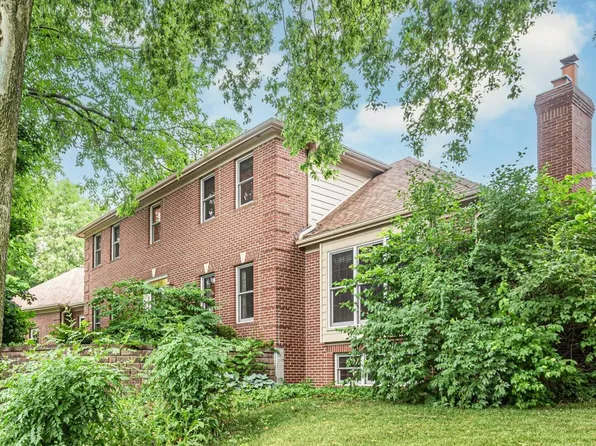 231 Deer Ln, Dundee, IL 60118