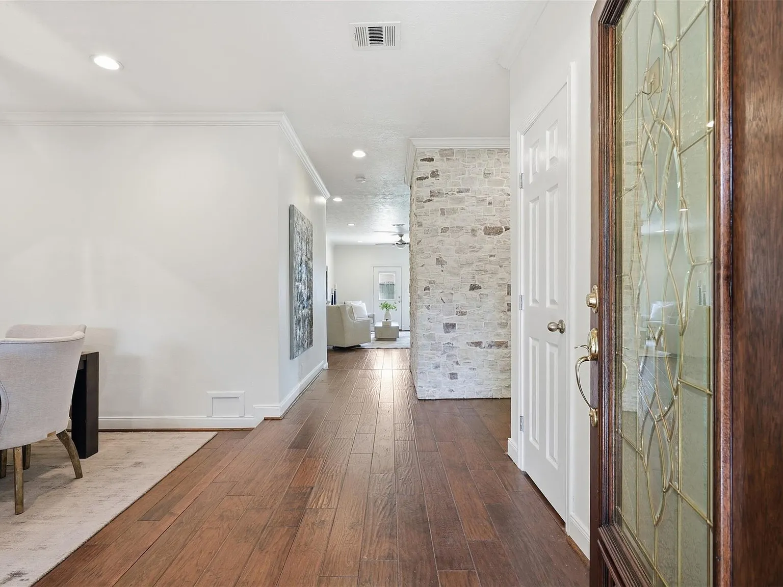 4 bed, 3.0 bath, 2627 sqft, $4,800 — Photo 3