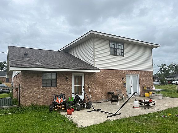 3rd image of 513 Oakwood Dr