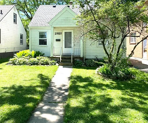 2821 Commercial Ave Photo 1