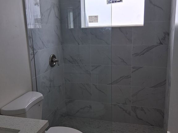 3rd image of 1904 SW 17th Ave APT 10