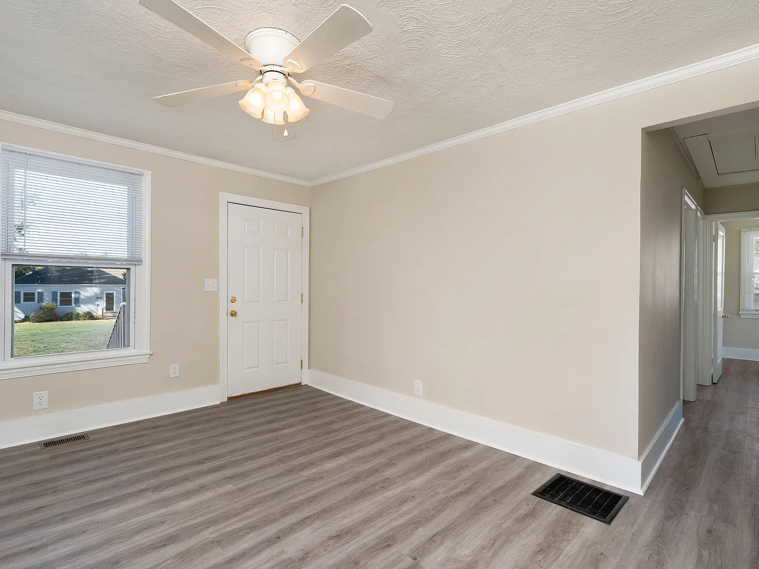 3 bed, 800 sqft, $1,525 — Photo 4